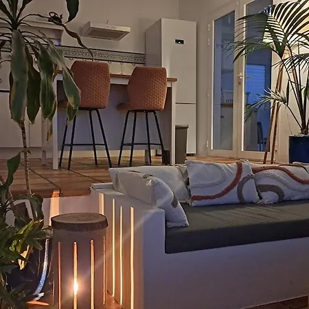 Hébergement de vacances Cocomar I- Luxurious With Pool Near The Sea *